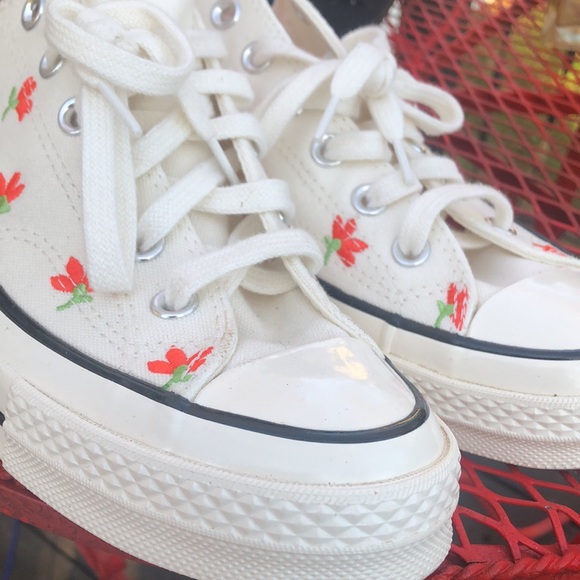 New CONVERSE CHUCK TAYLORS Cream Red Floral Stitched Tennies - Picture 11 of 12